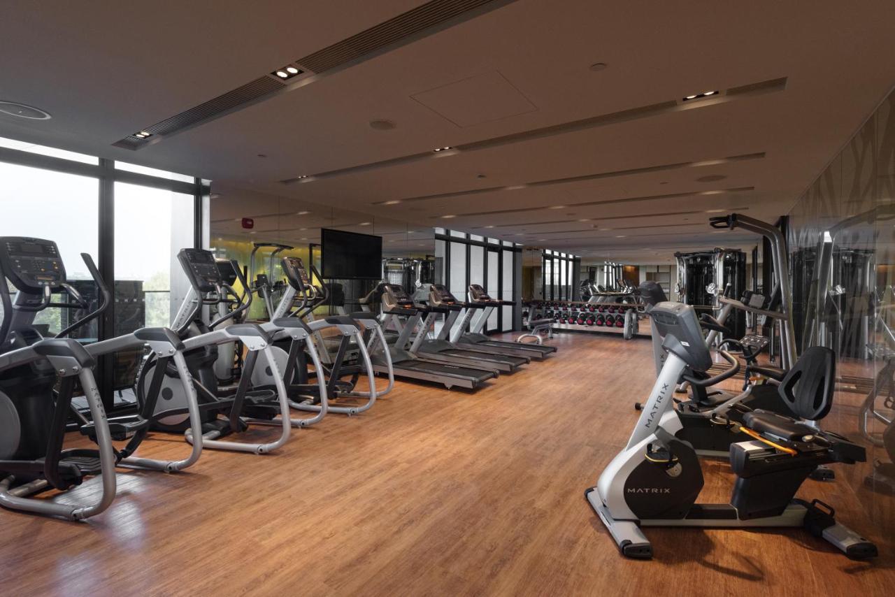 Crowne Plaza Tainan By Ihg Hotel Exterior foto The gym at the hotel