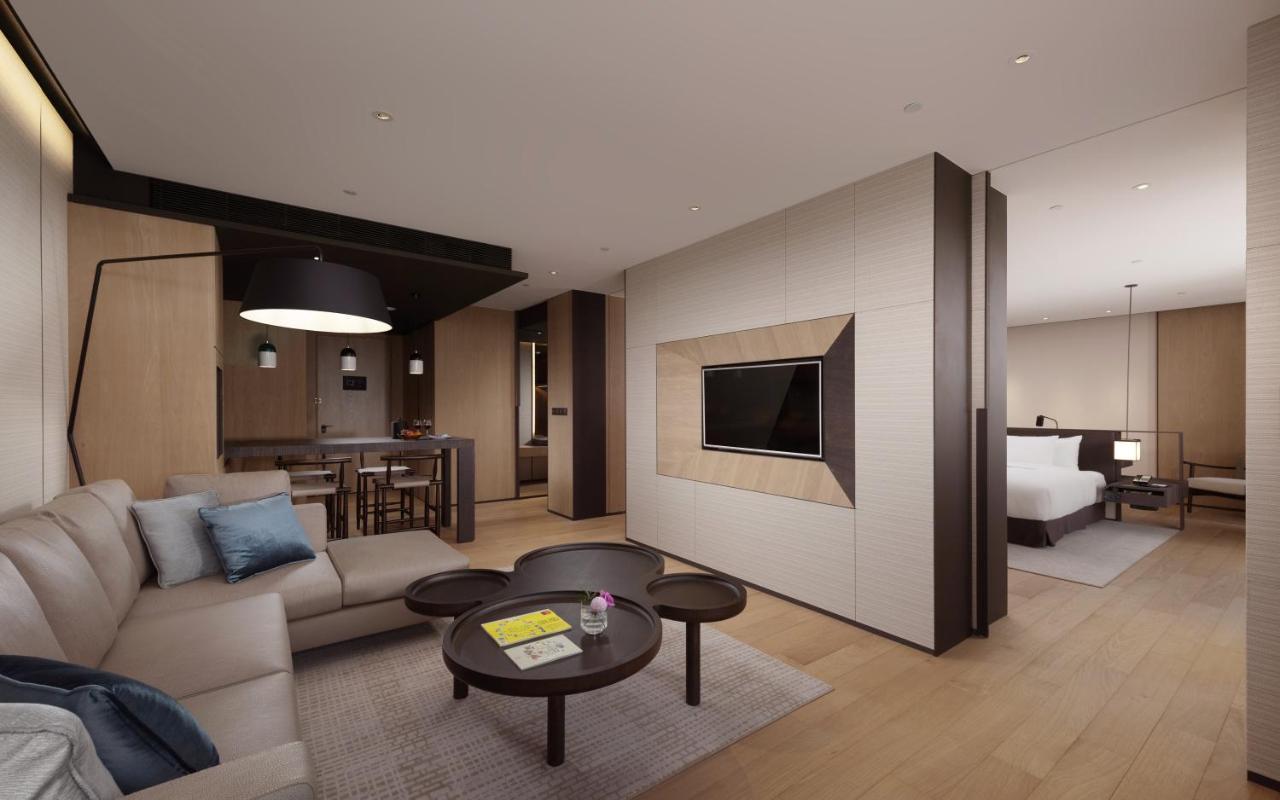 Crowne Plaza Tainan By Ihg Hotel Exterior foto A suite at the hotel