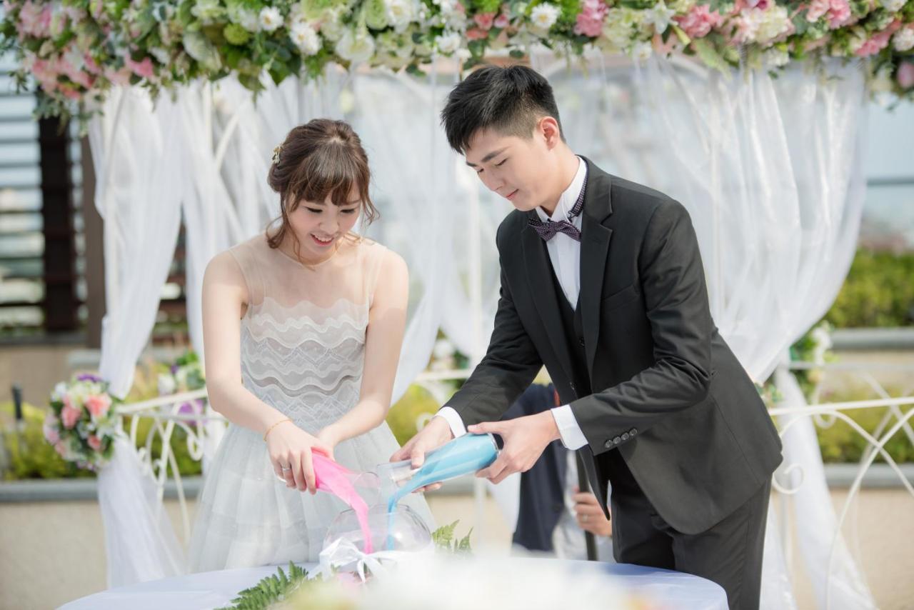 Crowne Plaza Tainan By Ihg Hotel Exterior foto A sand ceremony at a wedding