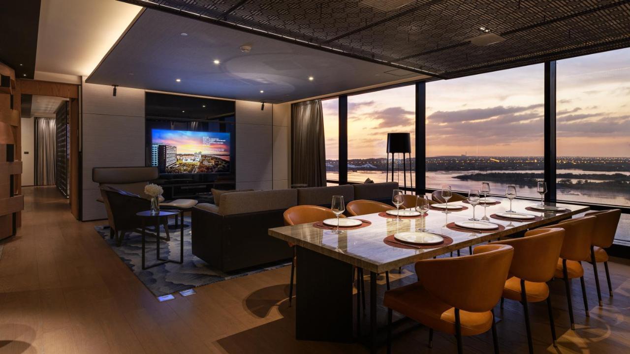 Crowne Plaza Tainan By Ihg Hotel Exterior foto The 360° Sky Lounge