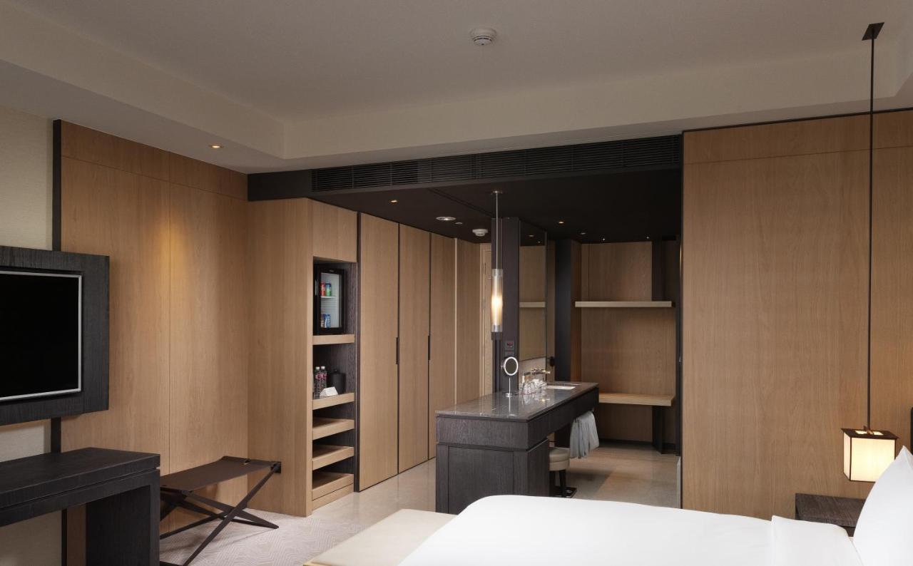 Crowne Plaza Tainan By Ihg Hotel Exterior foto A room at the hotel