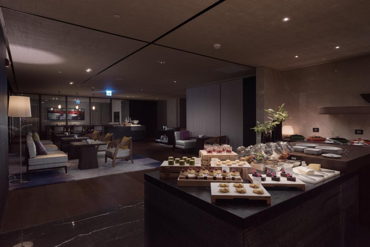 Crowne Plaza Tainan By Ihg Hotel Exterior foto The lounge at the airport