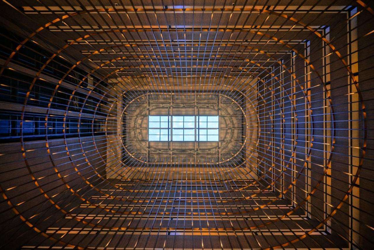 Crowne Plaza Tainan By Ihg Hotel Exterior foto The ceiling of the main atrium