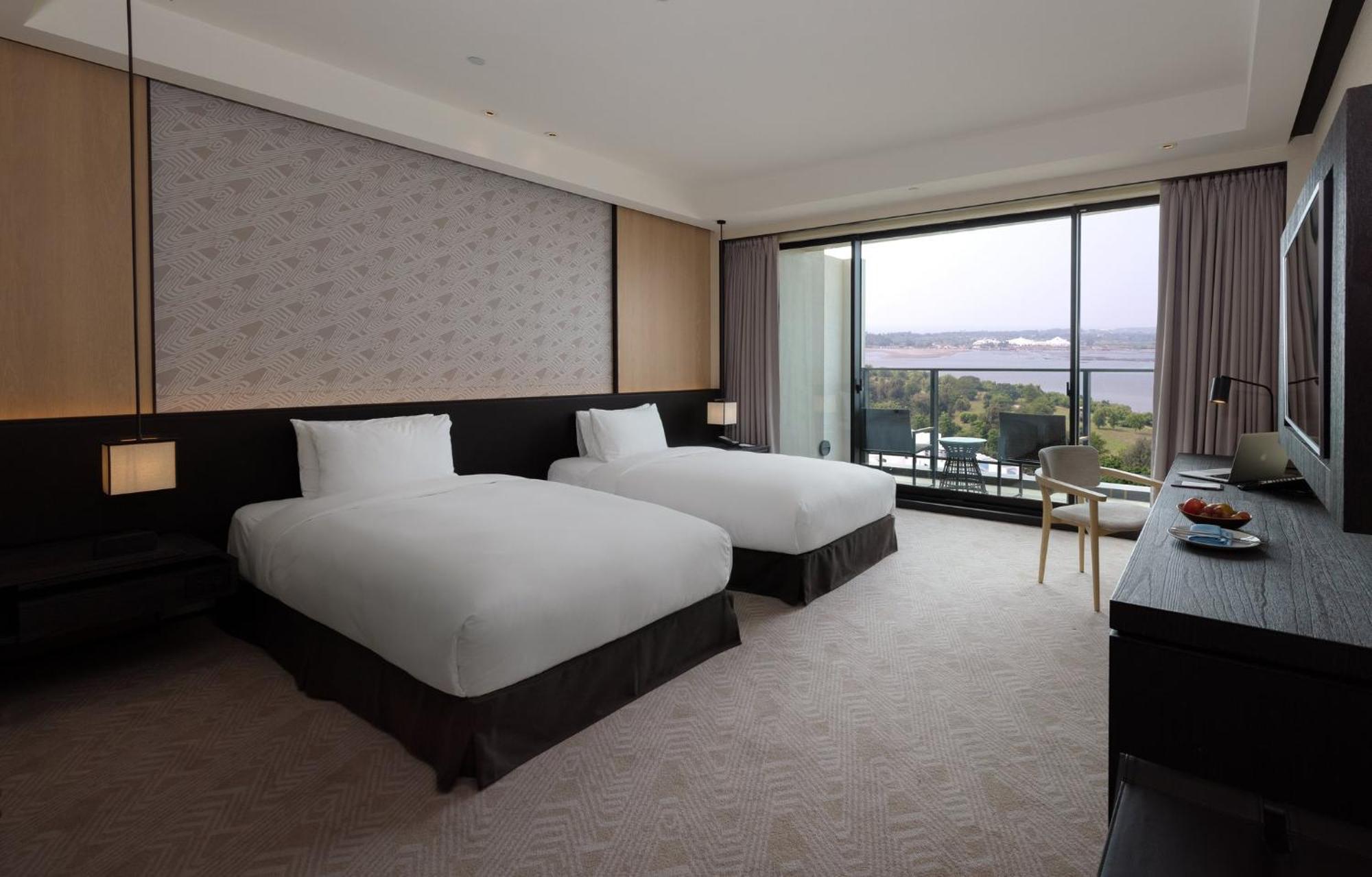 Crowne Plaza Tainan By Ihg Hotel Exterior foto Deluxe Room