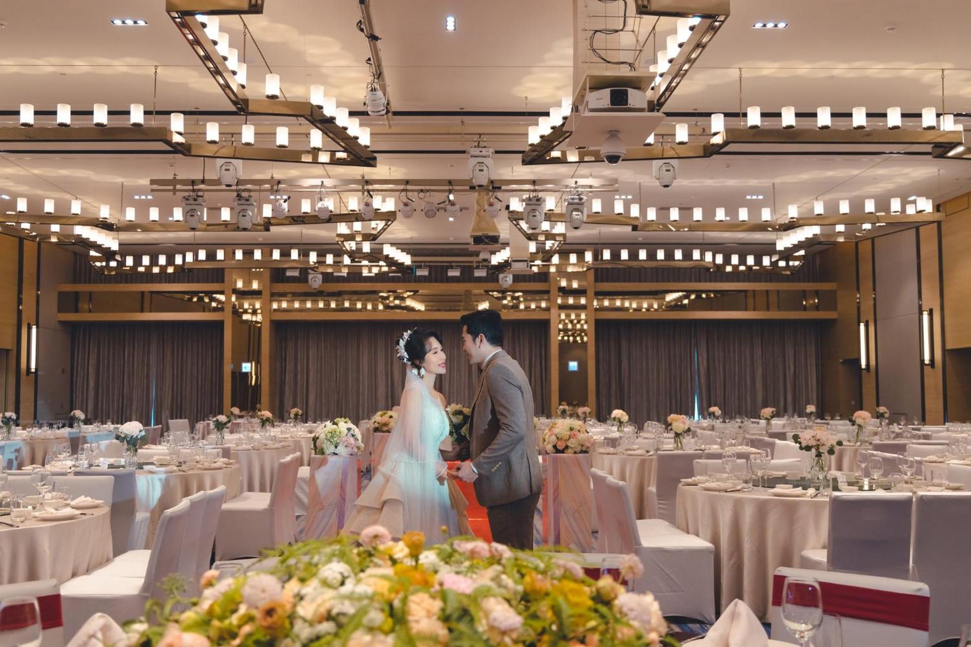 Crowne Plaza Tainan By Ihg Hotel Exterior foto A wedding reception in Seoul, South Korea