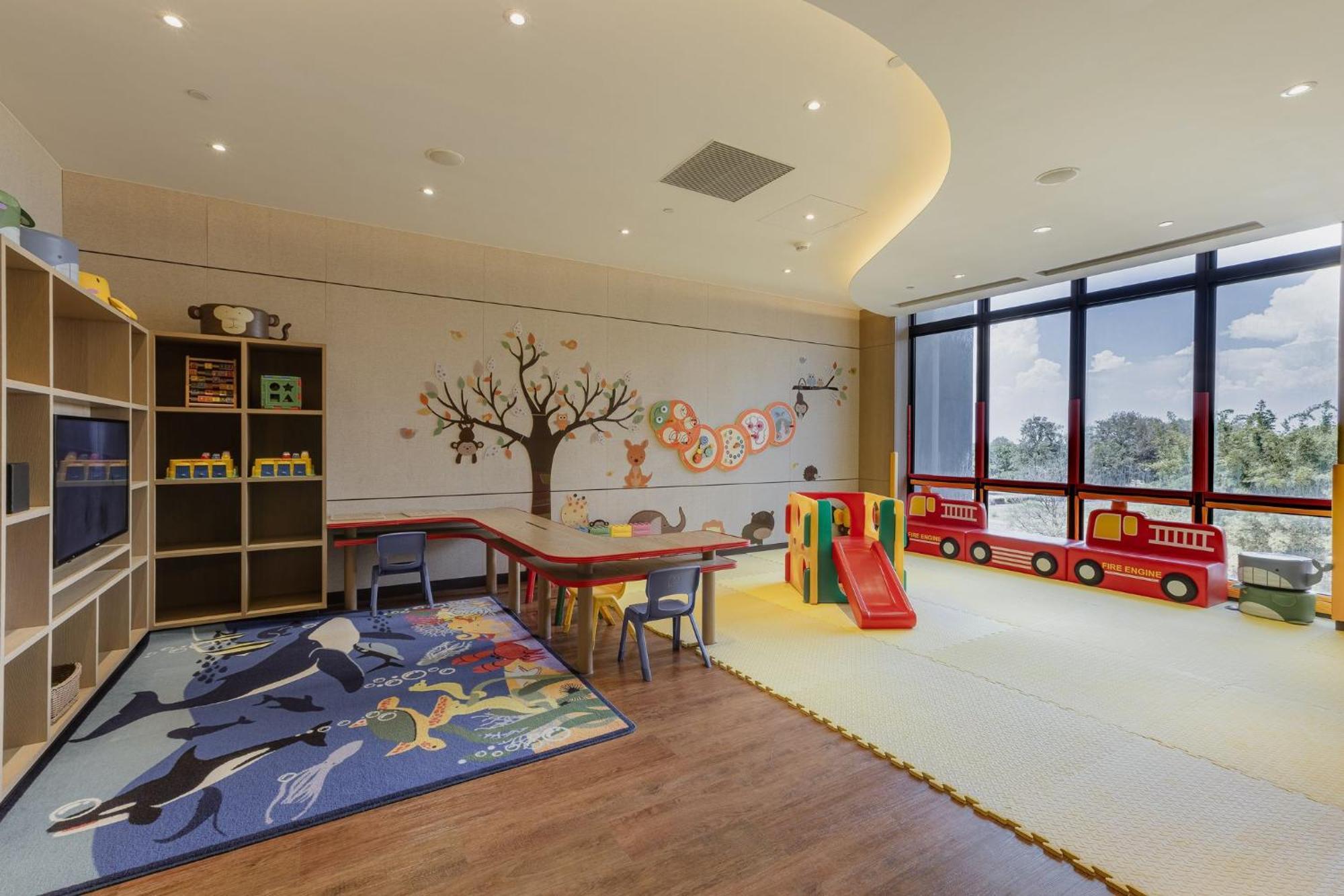 Crowne Plaza Tainan By Ihg Hotel Exterior foto Children's Hospital