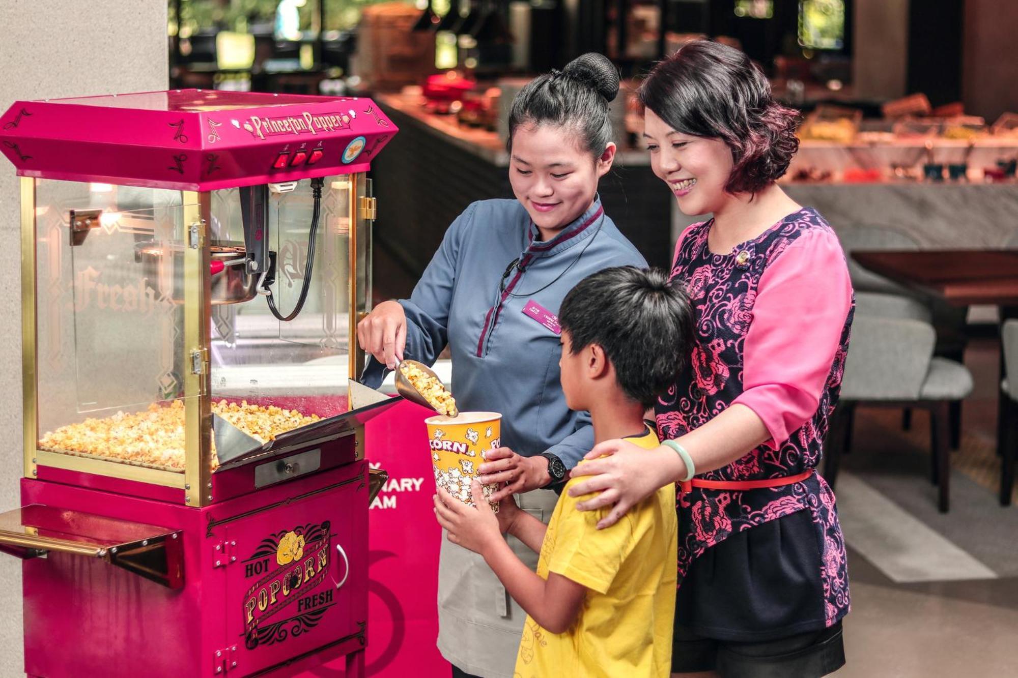 Crowne Plaza Tainan By Ihg Hotel Exterior foto A popcorn machine