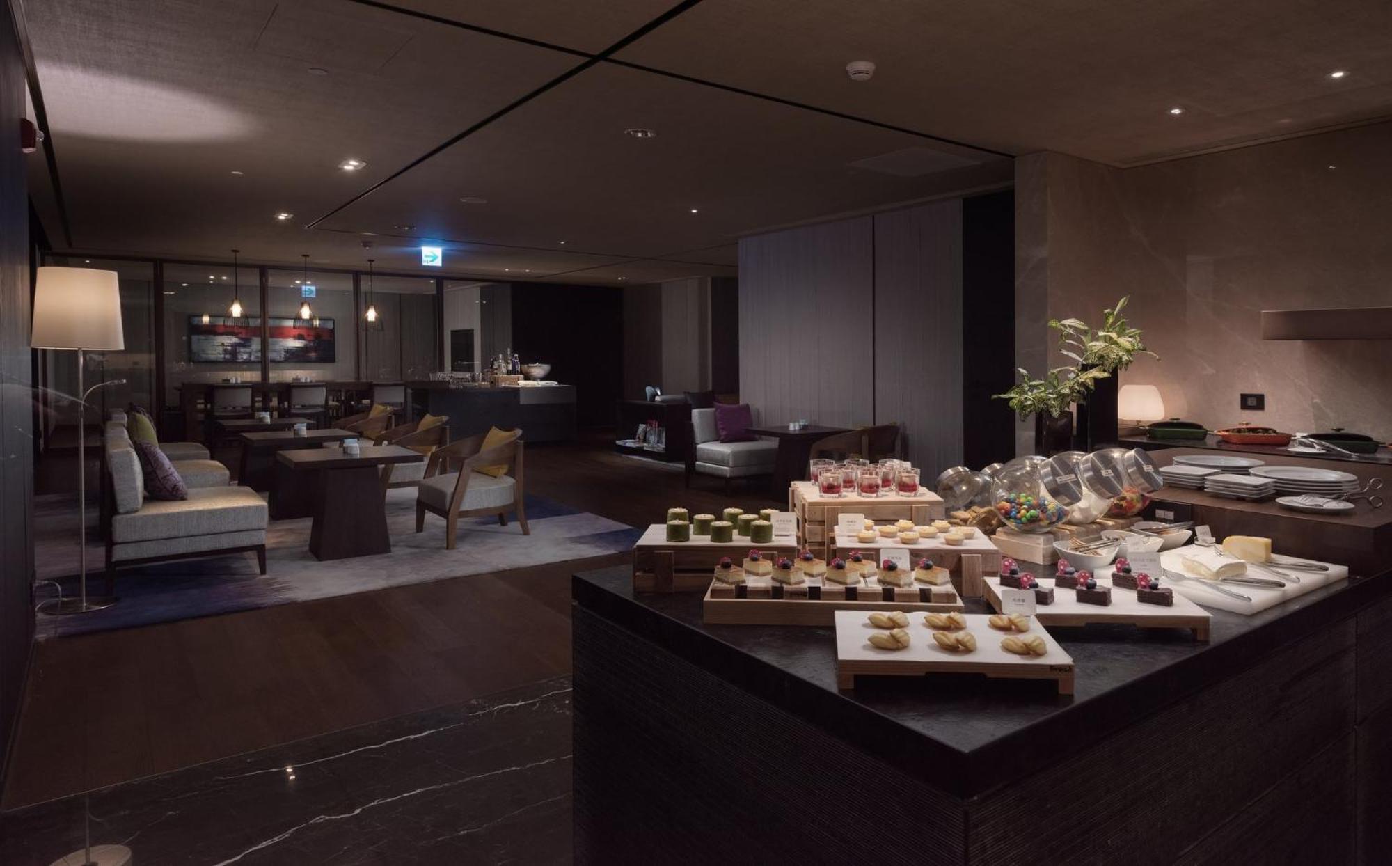Crowne Plaza Tainan By Ihg Hotel Exterior foto The lounge at the airport